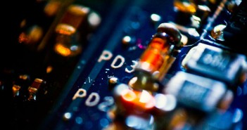 A majority prefers letting computers decide risky business transactions