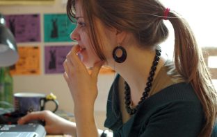Friends are no better than strangers in accurately identifying emotion in emails
