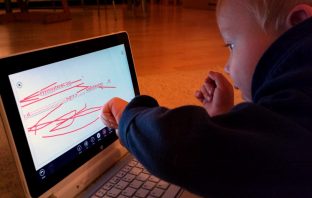 Younger use of touchscreens by toddlers correlates with increased fine motor control