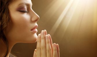 Prayer leads people who believe in a benevolent God to read less hostility in others’ eyes, study finds