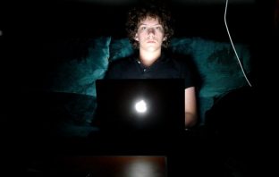 More social connection online tied to increasing feelings of isolation