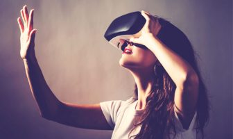 VR study reveals how your brain manipulates your visual perception when you move your hand