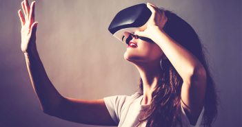 VR study reveals how your brain manipulates your visual perception when you move your hand