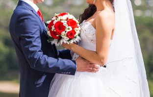 Study finds a woman’s marital surname choice influences perceptions of her husband