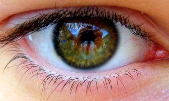 Study: Women view men with a limbal ring as healthier — and more attractive