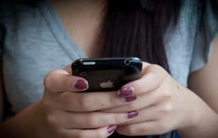 Teens don’t seem to grow out of problematic cell phone use