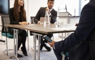 Study: Bosses who ‘phone snub’ their employees risk losing trust, engagement