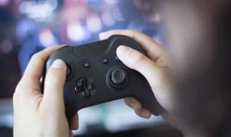 Internet game overuse linked to impaired feedback processing for symbolic reward