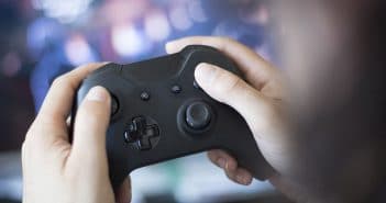 Internet game overuse linked to impaired feedback processing for symbolic reward
