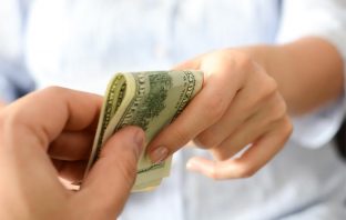 ‘Lower status’ people more likely to share wealth than ‘higher status’ people