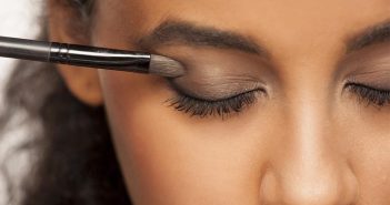 Both men and women (wrongly) believe women wearing makeup are more interested in casual sex