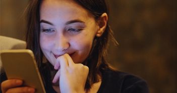 Tinder users have reduced sensitivity to sexual disgust and take more health-related risks